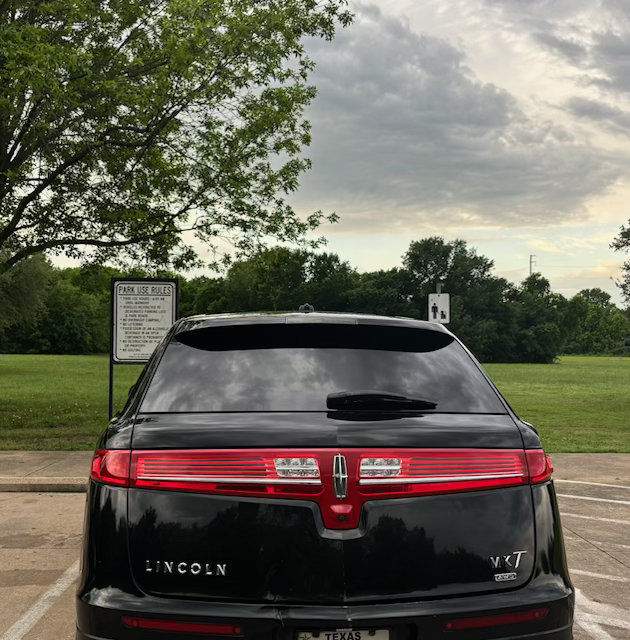 Used 2017 Lincoln MKT AWD image 5
