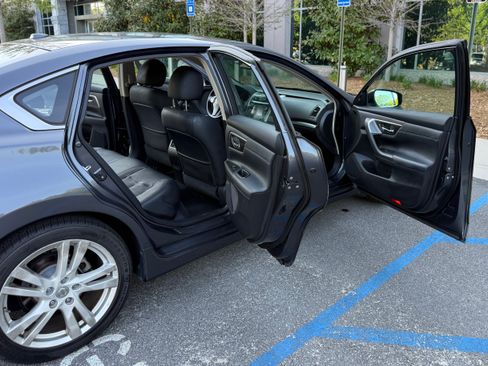 Used 2013 Nissan Altima 3.5 SL w/ Technology Pkg FWD image 18