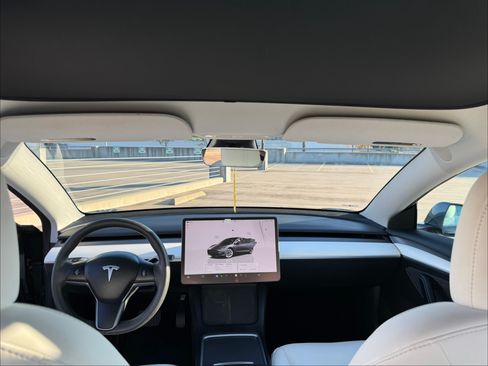 Used 2023 Tesla Model 3 Standard Range image 9
