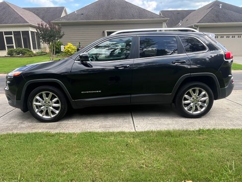 Used 2016 Jeep Cherokee Limited w/ Luxury Group FWD image 2