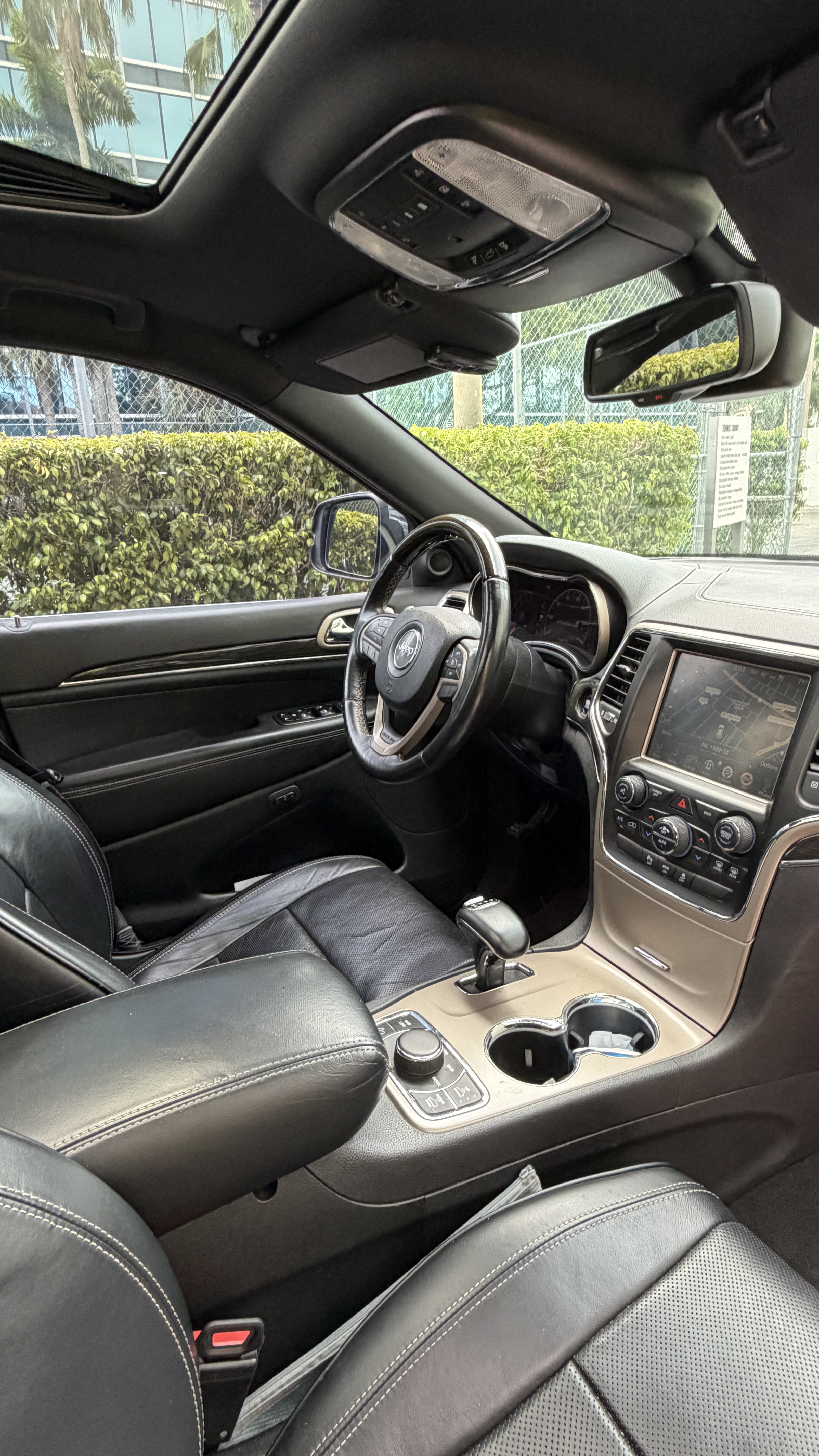Used 2014 Jeep Grand Cherokee Overland AWD/4WD image 10