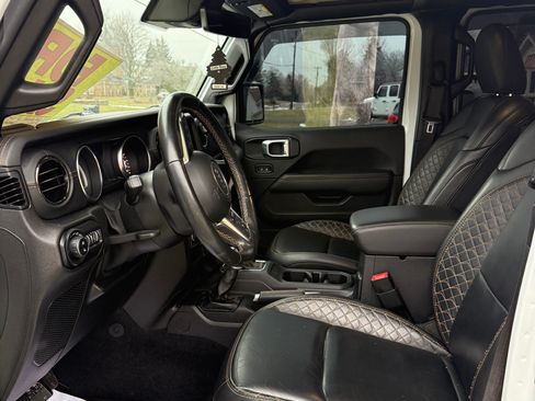 Used 2021 Jeep Gladiator Overland image 12