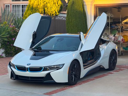 Used 2016 BMW i8 AWD/4WD image 1