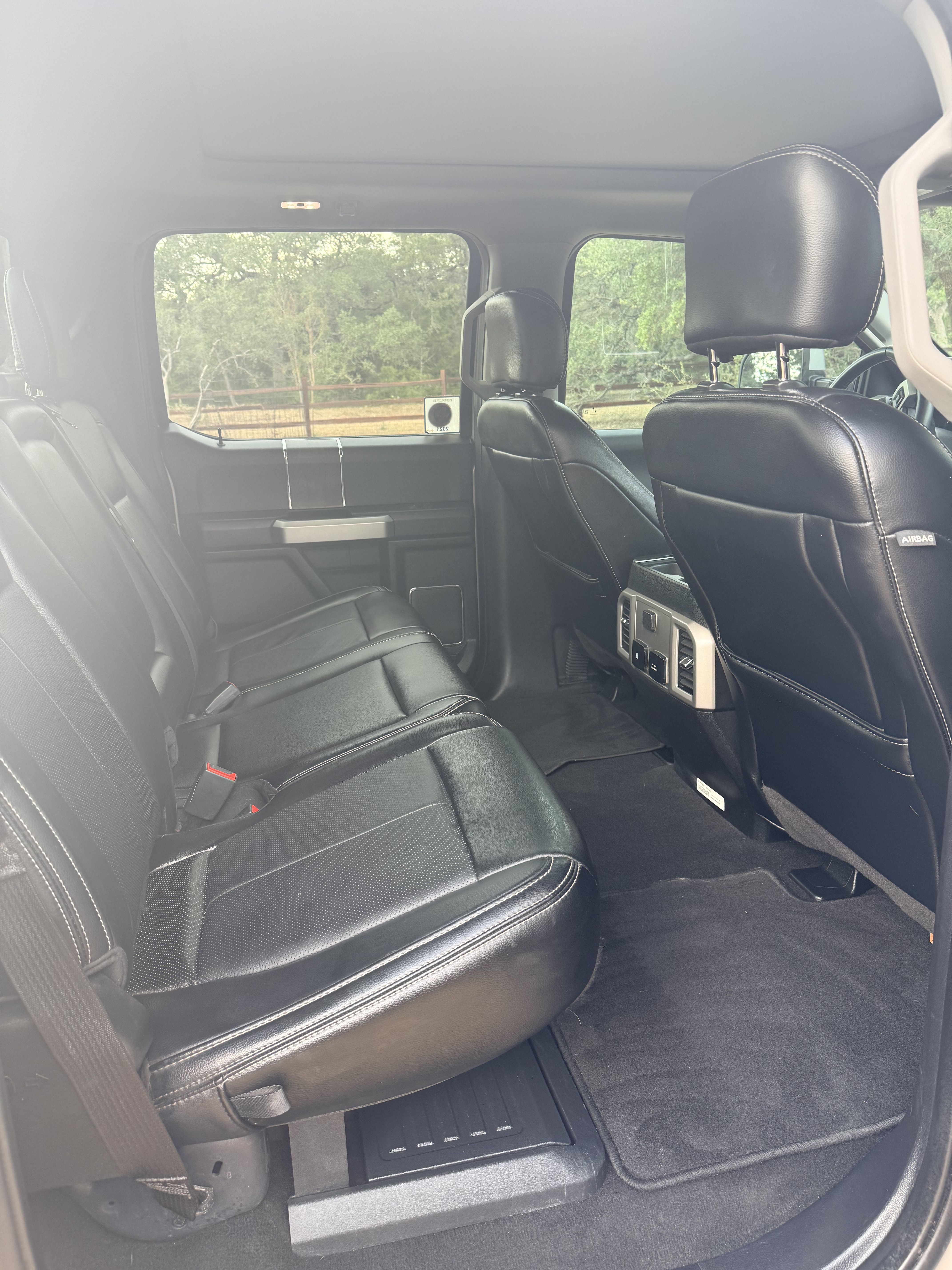 Used 2020 Ford F350 Lariat w/ Lariat Ultimate Package AWD/4WD image 2