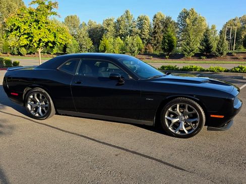 Used 2017 Dodge Challenger R/T RWD image 2