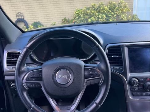 Used 2018 Jeep Grand Cherokee Laredo image 6