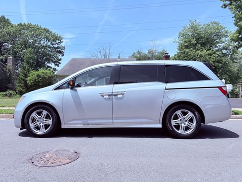 Used 2011 Honda Odyssey Touring Elite image 9