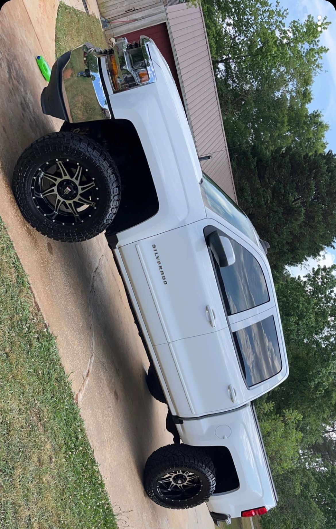 Used 2018 Chevrolet Silverado 1500 LT w/ All Star Edition RWD image 2
