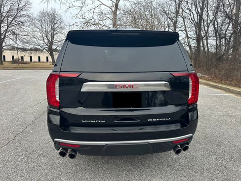 Used 2021 GMC Yukon Denali w/ Denali Premium Package image 8
