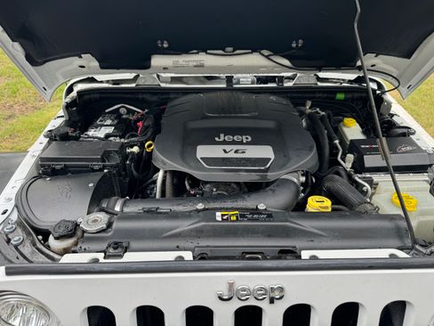 Used 2017 Jeep Wrangler Rubicon w/ Power Convenience Group image 10