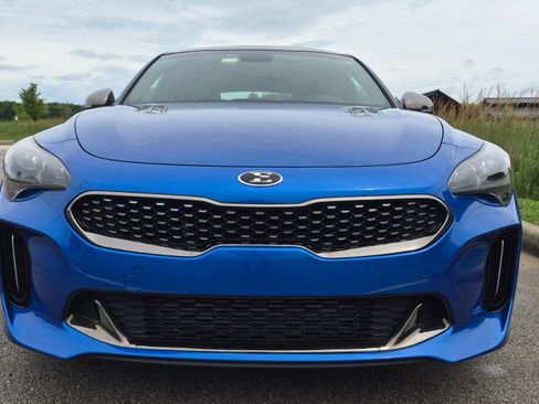 Used 2018 Kia Stinger GT1 AWD/4WD image 12