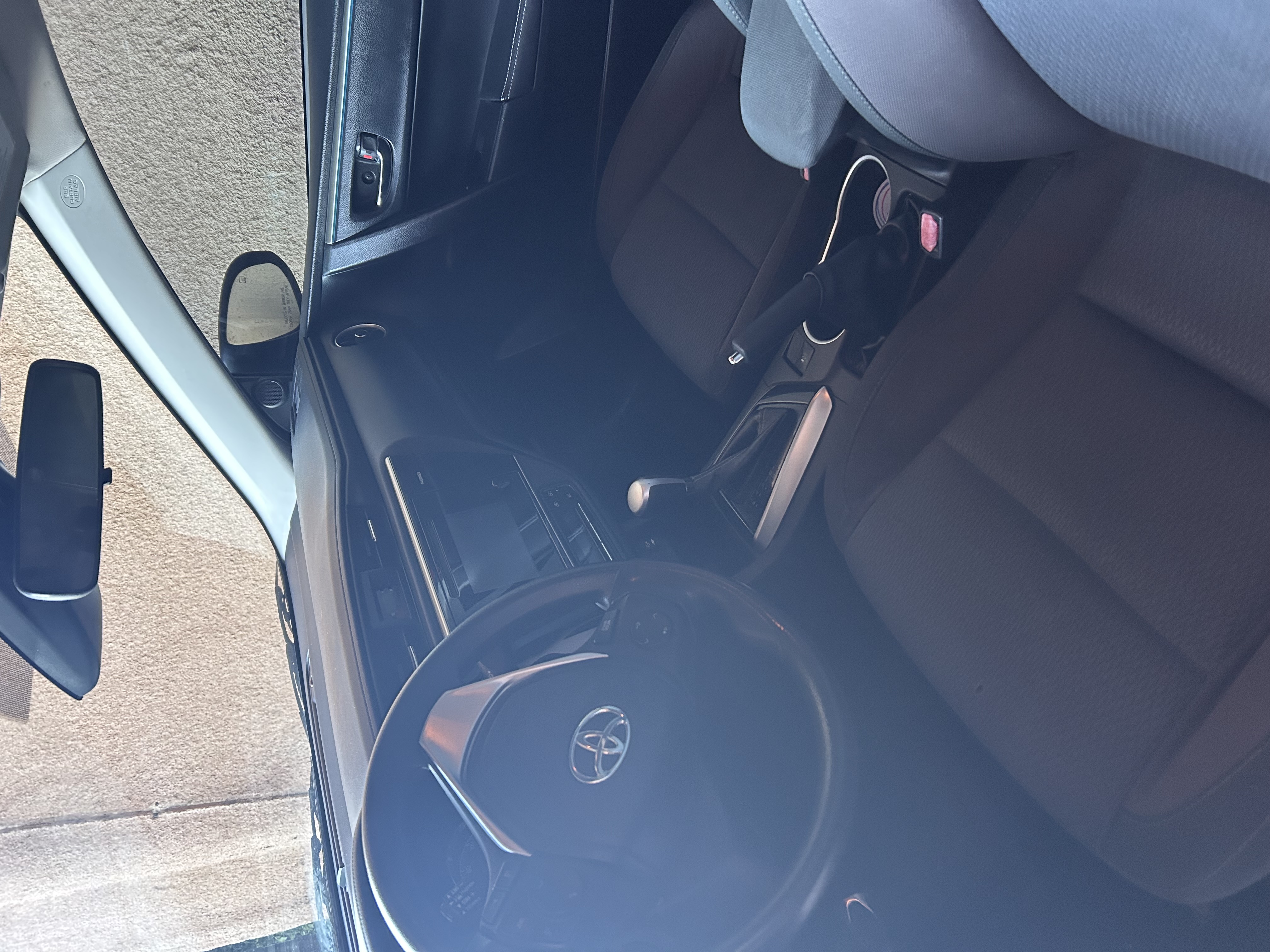 Used 2017 Toyota Corolla LE w/ Carpet Mat Package (TMS) FWD image 14