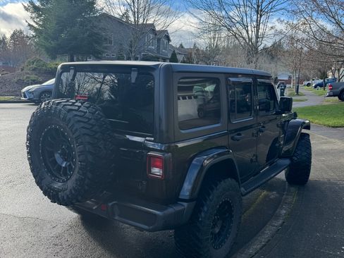 Used 2019 Jeep Wrangler Unlimited Sahara image 8