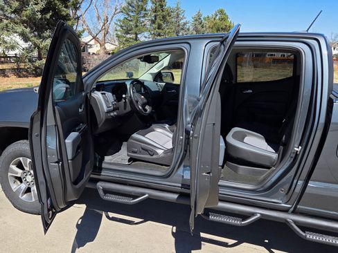 Used 2017 Chevrolet Colorado Z71 image 11