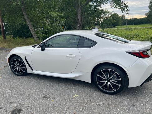 Used 2022 Toyota GR86 w/ ALL Weather Mat Package (TMS) image 1