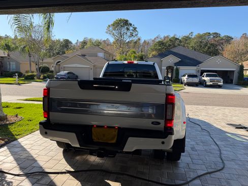 Used 2021 Ford F450 Platinum w/ FX4 Off-Road Package image 5