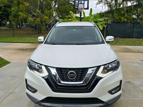 Used 2018 Nissan Rogue SV w/ Premium Package image 2