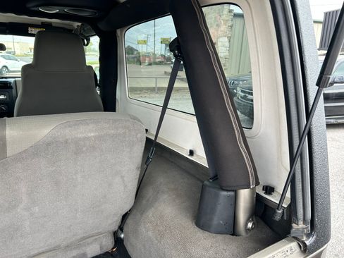 Used 2005 Jeep Wrangler Unlimited Rubicon w/ Sahara Edition Group image 23