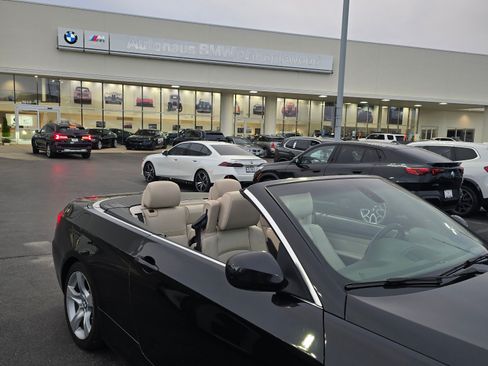Used 2013 BMW 335i Convertible image 9