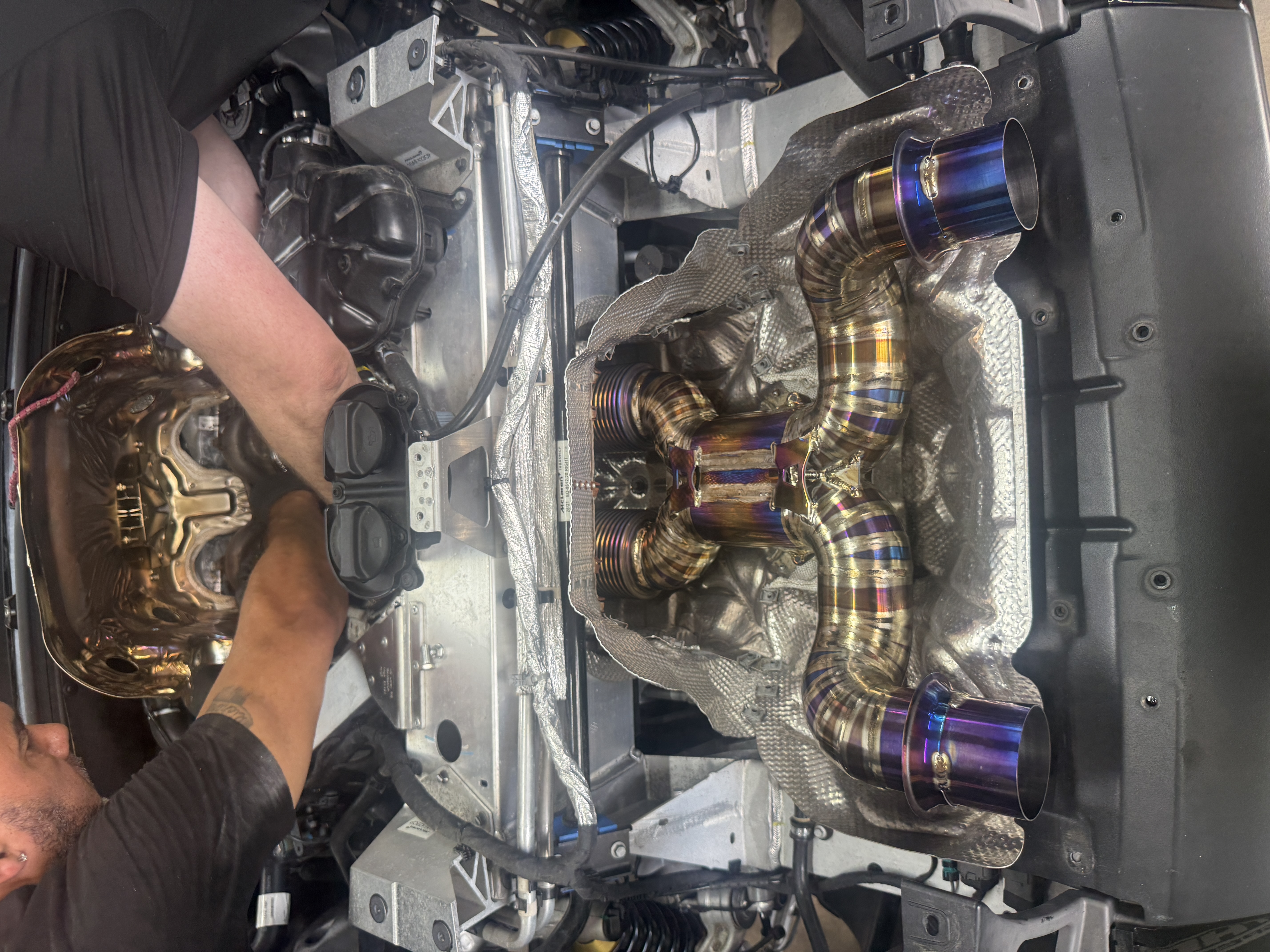 Used 2023 McLaren Artura RWD image 5