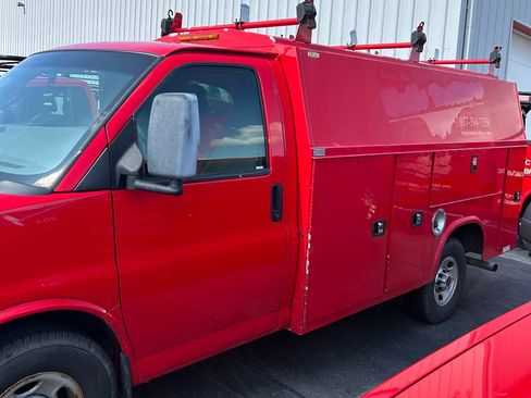 Used 2016 GMC Savana 3500 image 11