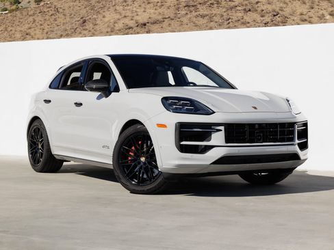 Used 2025 Porsche Cayenne GTS image 8