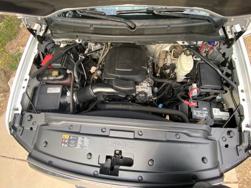 Used 2015 GMC Sierra 2500 Denali w/ Suspension Package, Off-Road image 19