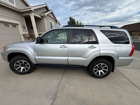 Used 2006 Toyota 4Runner SR5 AWD/4WD image 8