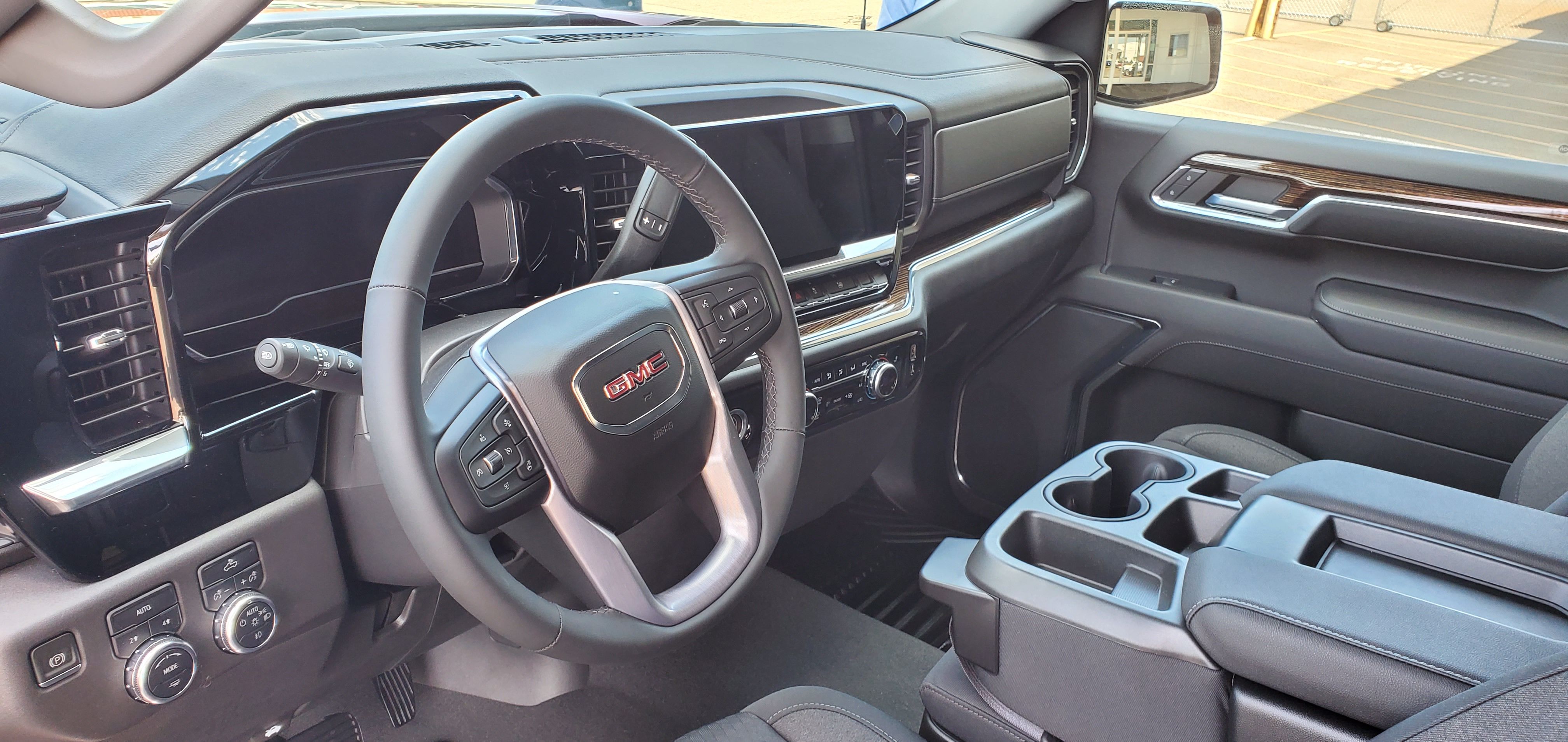 Used 2023 GMC Sierra 1500 Elevation AWD/4WD image 2