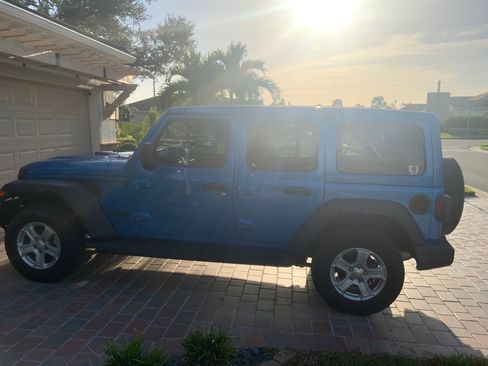 Used 2022 Jeep Wrangler Unlimited Sport w/ Sun And Sound Package AWD/4WD image 17
