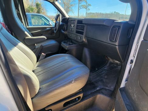 Used 2015 GMC Savana 2500 Van 3D image 6
