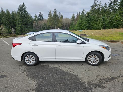 Used 2020 Hyundai Accent SE image 1