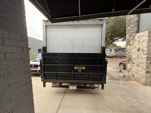 Used 2017 Chevrolet Express 3500 image 4