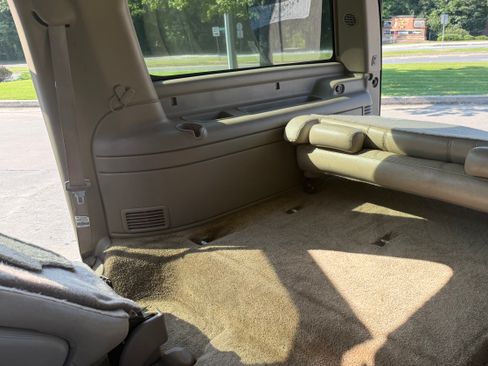 Used 2002 Chevrolet Suburban LS RWD image 25