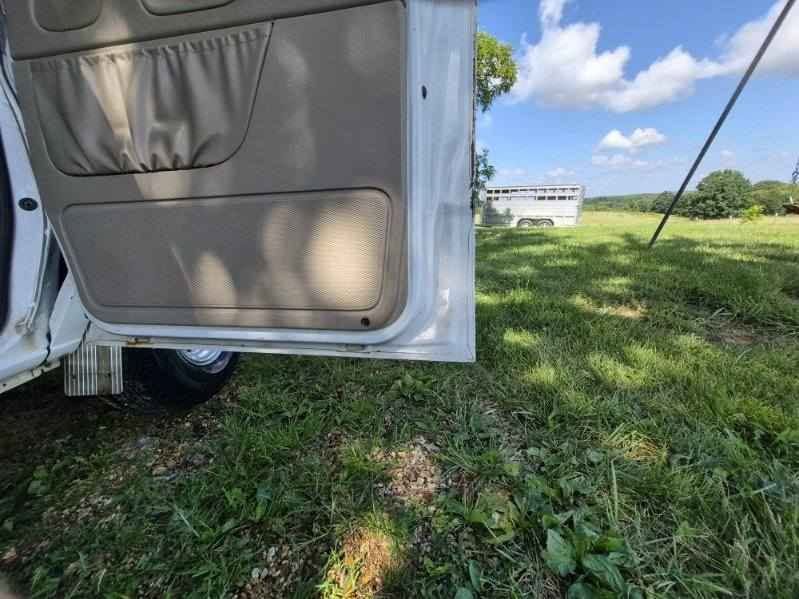 Used 2000 Ford E-350 and Econoline 350 Wagon RWD image 13