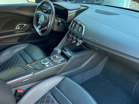 Used 2020 Audi R8 V10 performance image 2