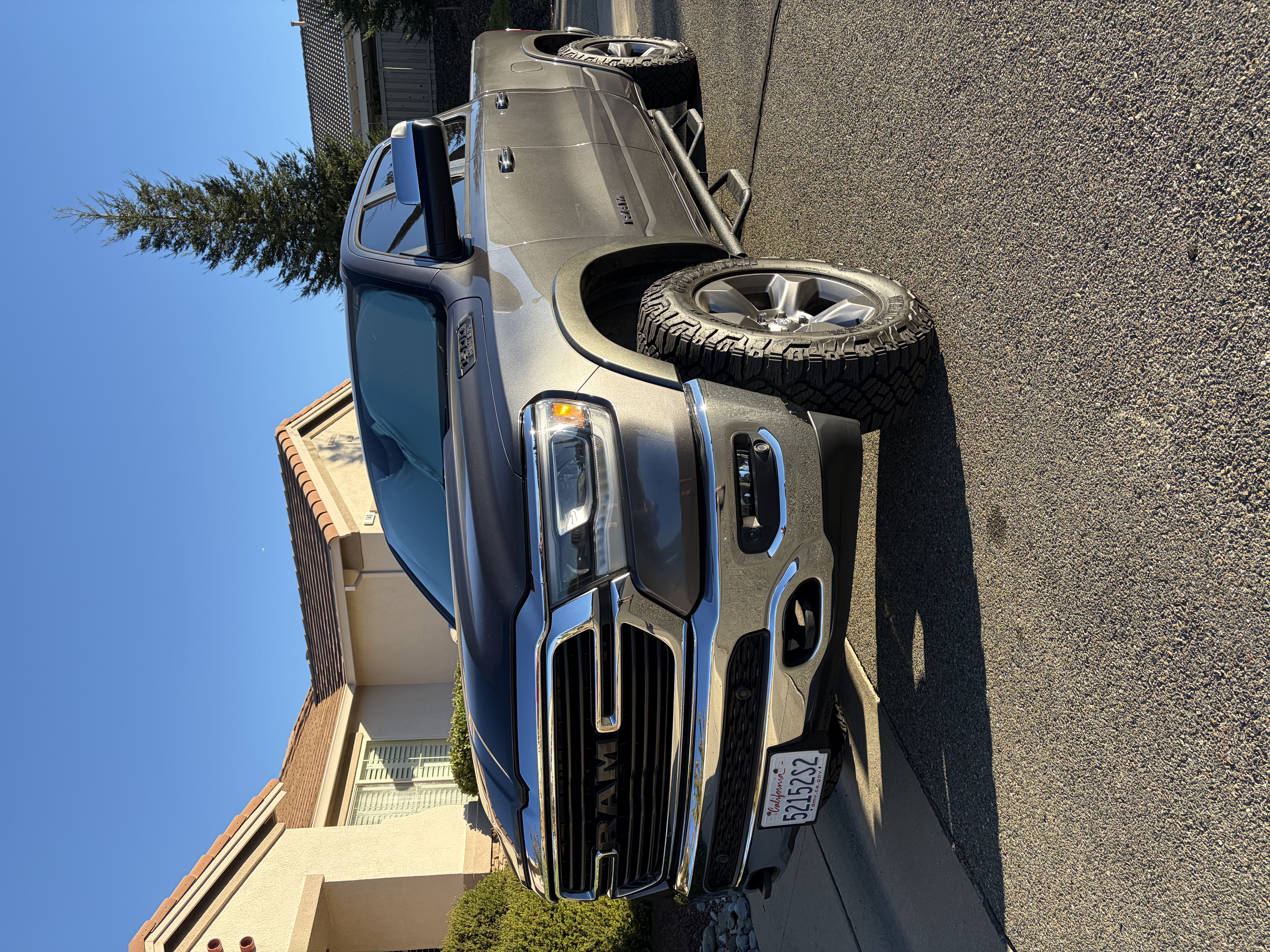 Used 2019 RAM 1500 Laramie AWD/4WD image 2