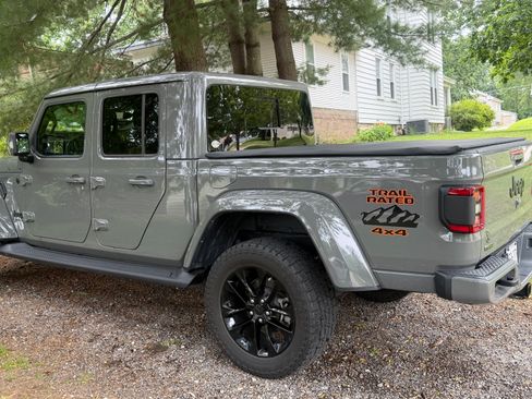 Used 2022 Jeep Gladiator Overland AWD/4WD image 2