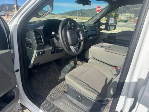 Used 2017 Ford F450 XL w/ Power Equipment Group image 4