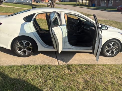 Used 2021 Kia Forte LXS FWD image 5