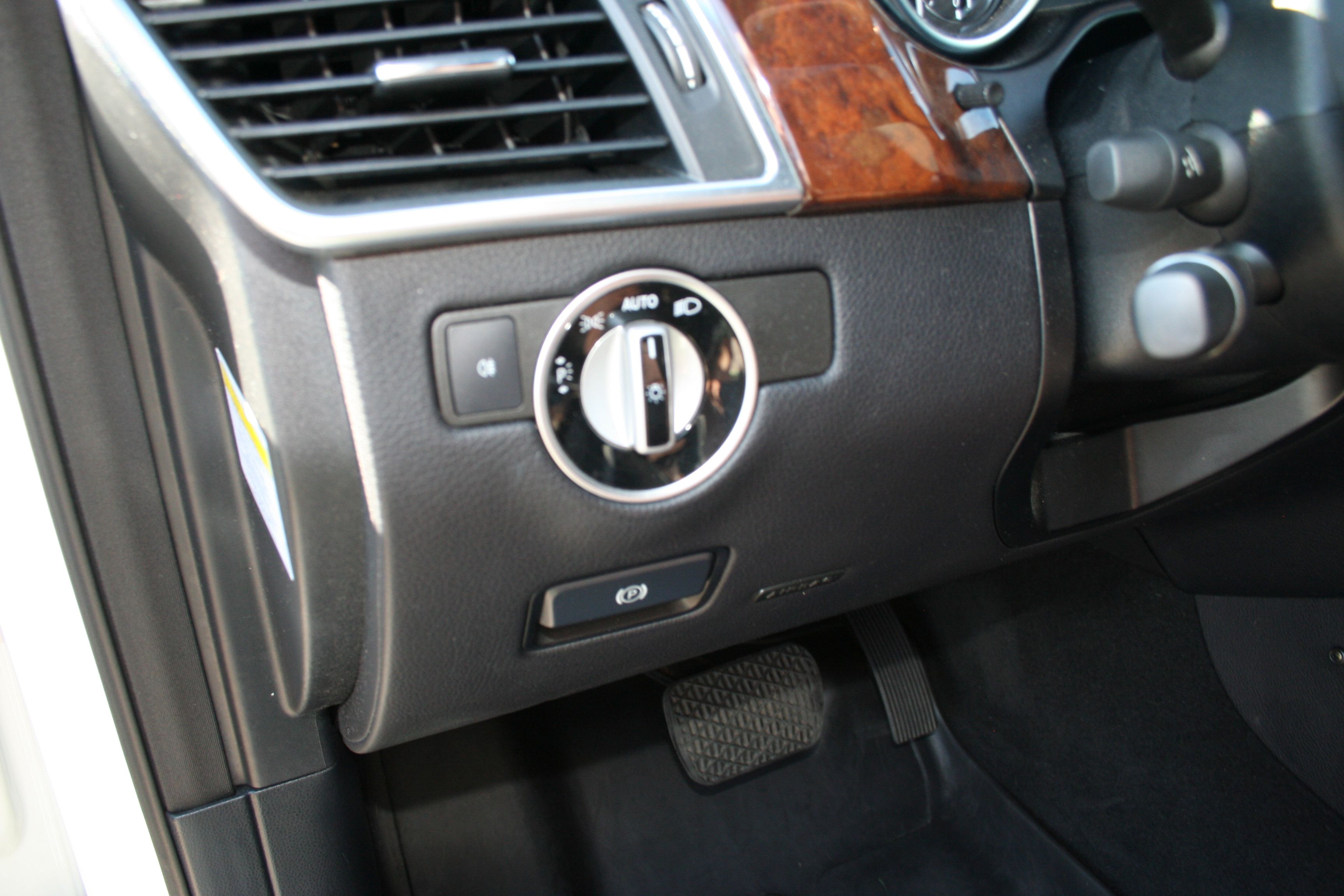 Used 2013 Mercedes-Benz ML 550 4MATIC image 30