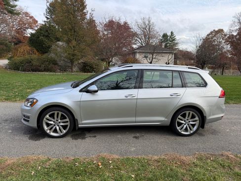 Used 2015 Volkswagen Golf SEL image 2