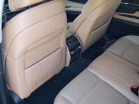 Used 2009 BMW 750i image 9