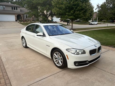 Used 2016 BMW 528i xDrive Sedan AWD/4WD image 2