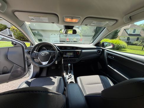 Used 2018 Toyota Corolla SE w/ Body Protection Package FWD image 10