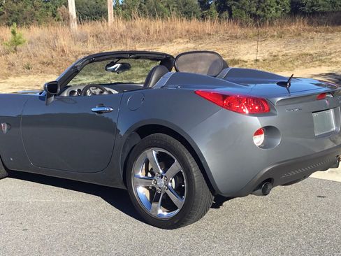 Used 2008 Pontiac Solstice GXP w/ Premium Package RWD image 4