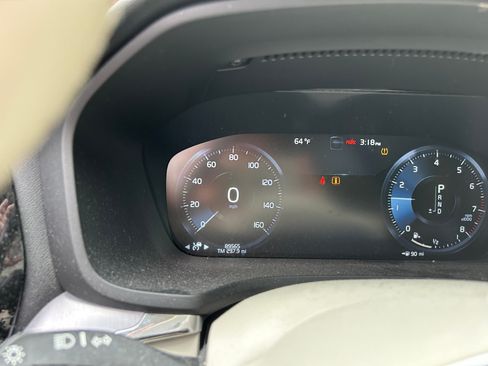 Used 2020 Volvo V60 T5 Cross Country image 2