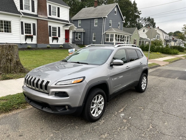 Used 2017 Jeep Cherokee Latitude w/ Safety/Convenience Group AWD/4WD image 1