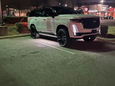 Used 2021 Cadillac Escalade Premium Luxury Platinum image 8