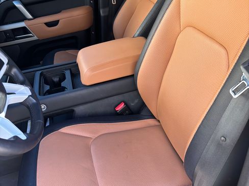 Used 2023 Land Rover Defender 110 X-Dynamic SE image 4